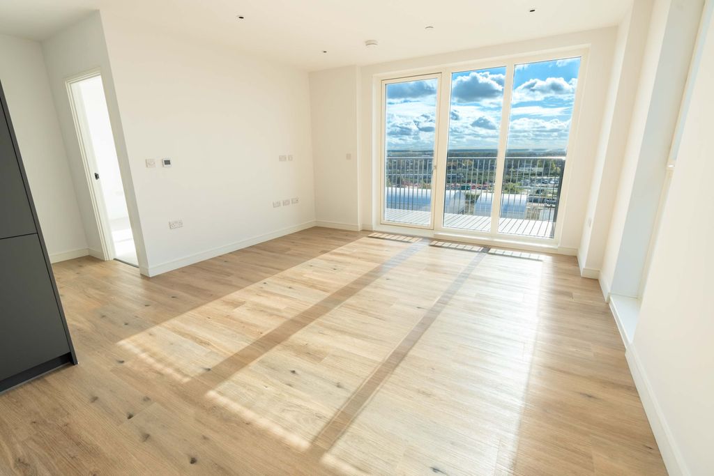 Property photo 1 of 9 Living Space