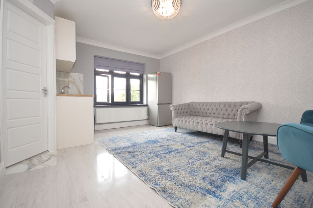 Property photo 1 of 9 1 Double Bedroom Flat To Rent