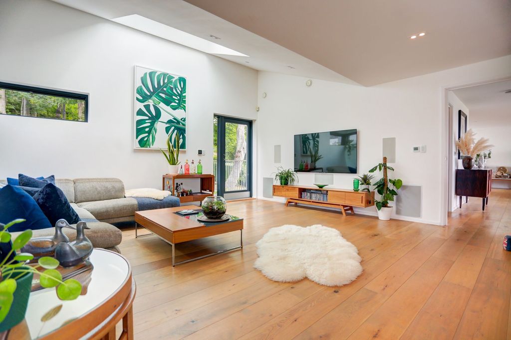 Property photo 2 of 36