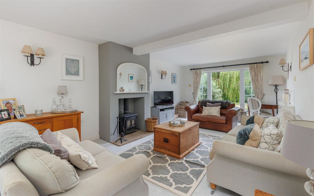 Property photo 2 of 34 Sitting Room