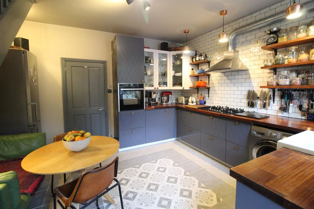 Property photo 2 of 20 Dining Kitchen