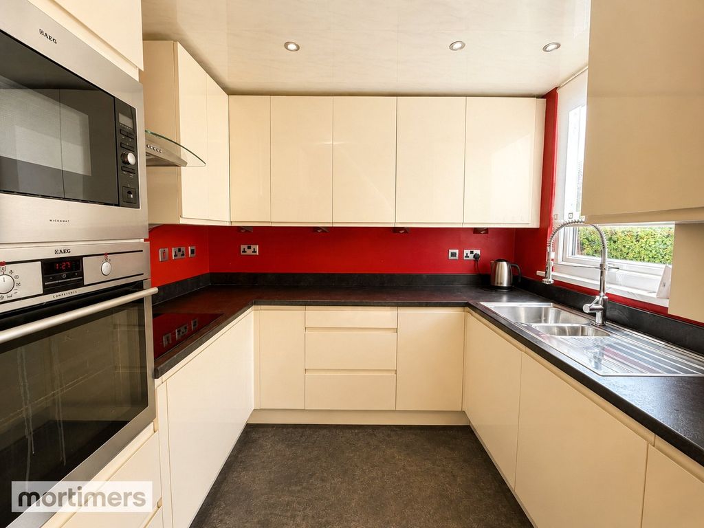 Property photo 2 of 16 Kitchen