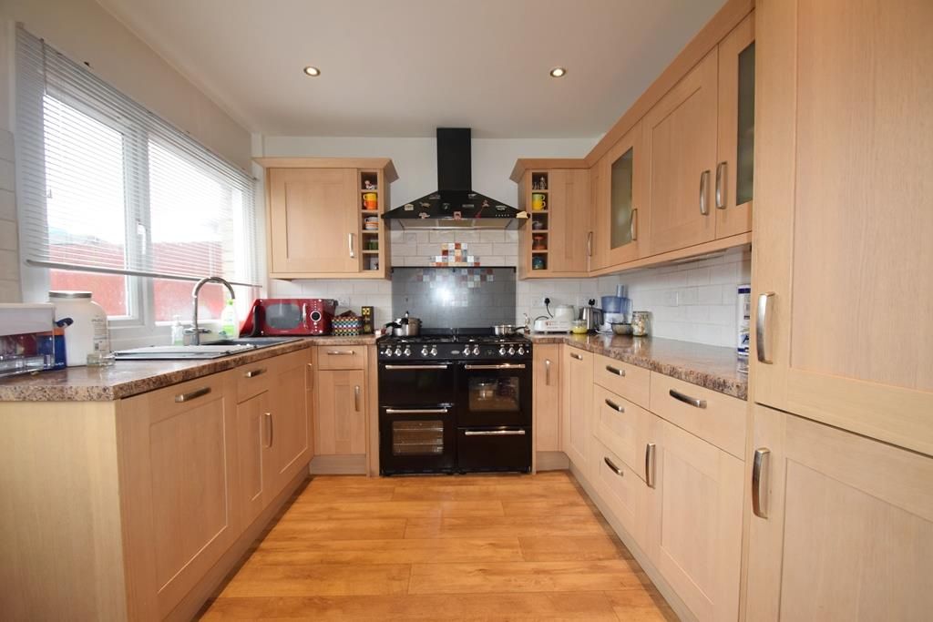 Property photo 2 of 14 Kitchen