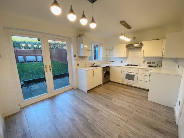Property photo 2 of 7 Kitchen