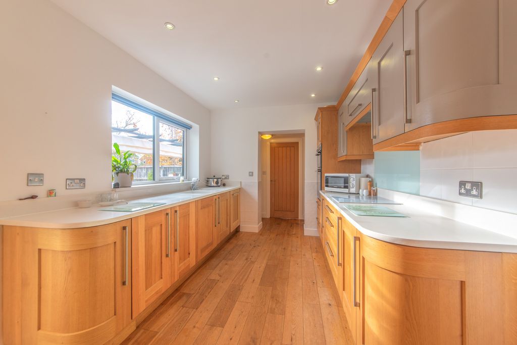 Property photo 2 of 30