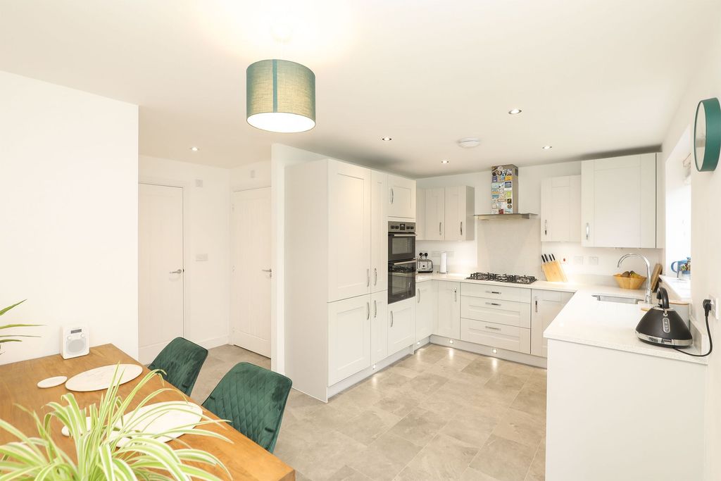 Property photo 3 of 24