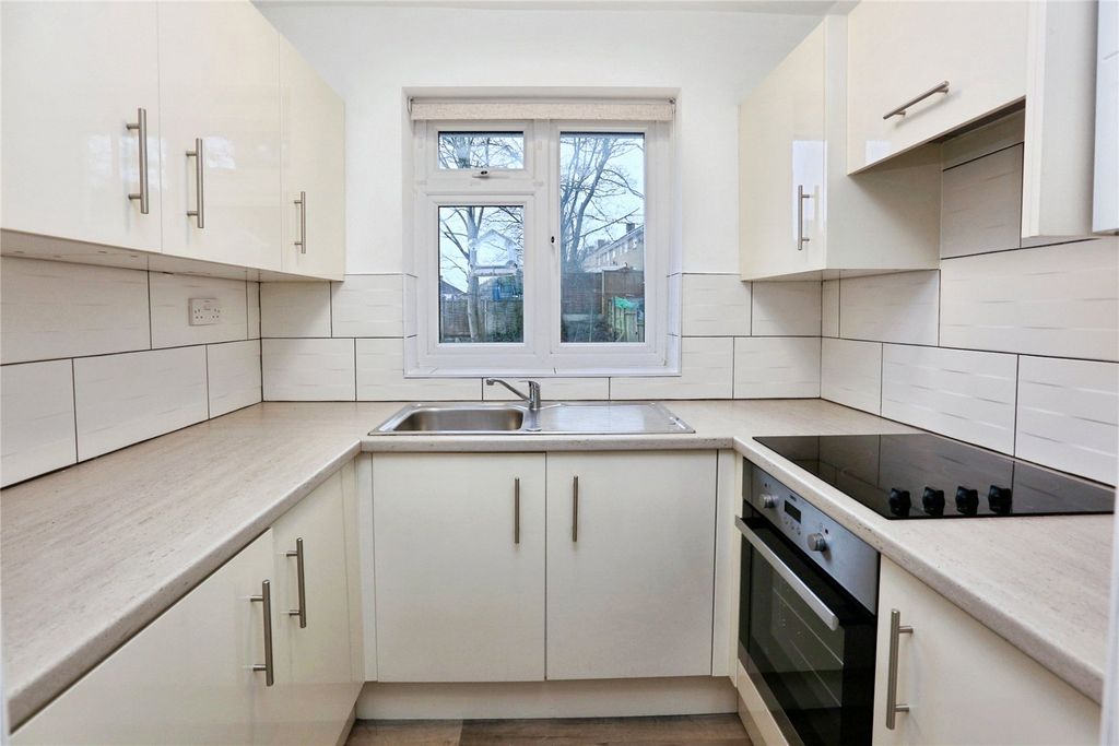 Property photo 2 of 8 Picture No. 15