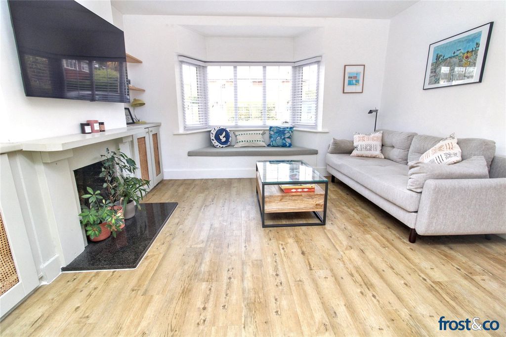 Property photo 2 of 21 Lounge