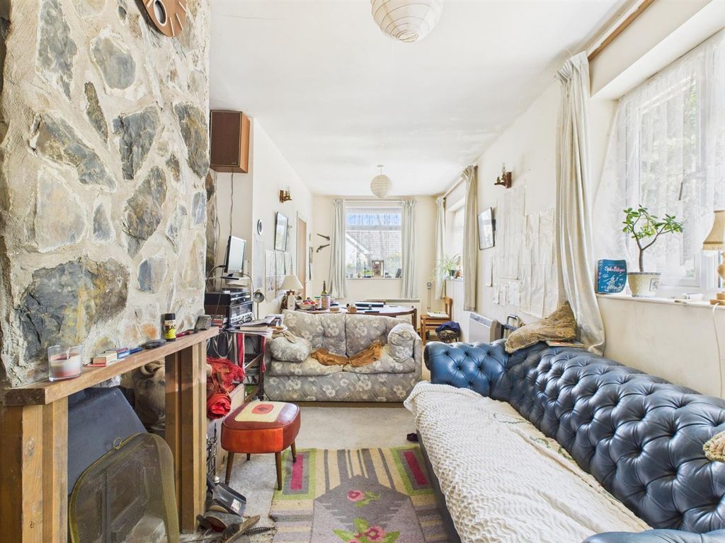 Property photo 2 of 24 Cam05474G0-Pr0012-Still011.Jpg