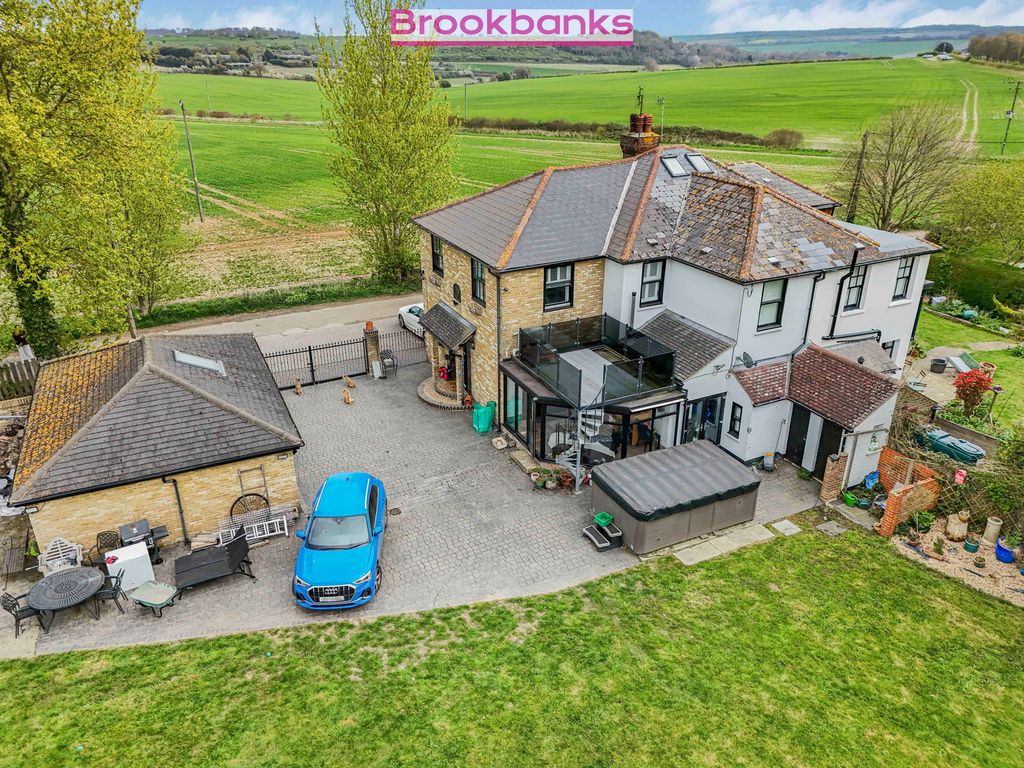 Property photo 3 of 32