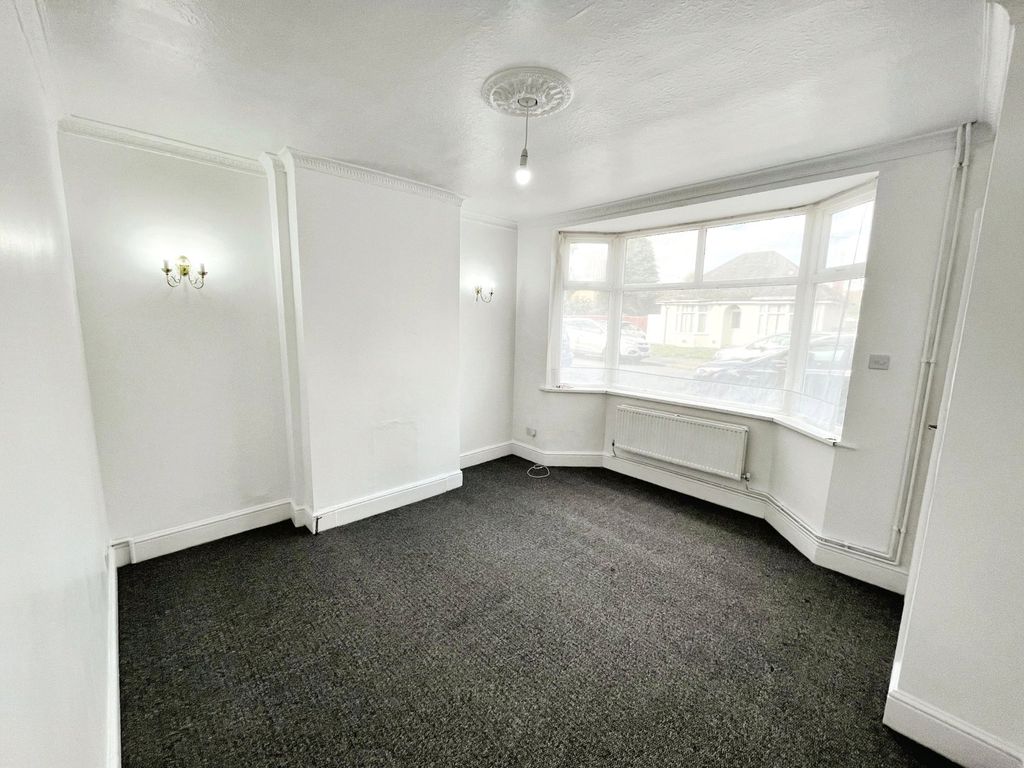 Property photo 2 of 12 Lounge