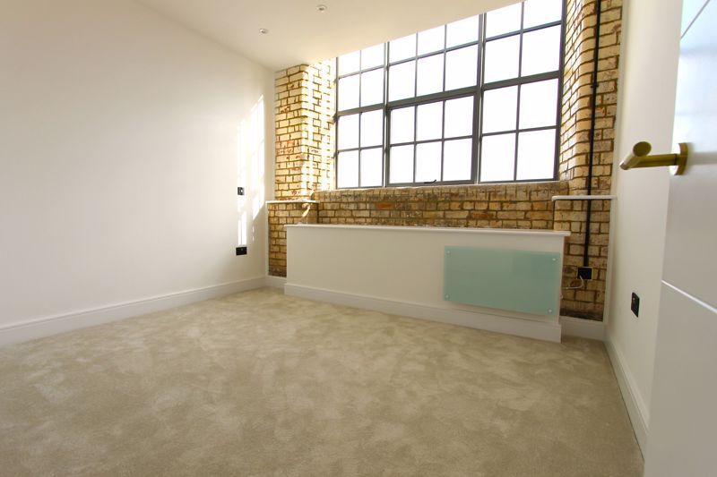 Property photo 1 of 11 Photo 7