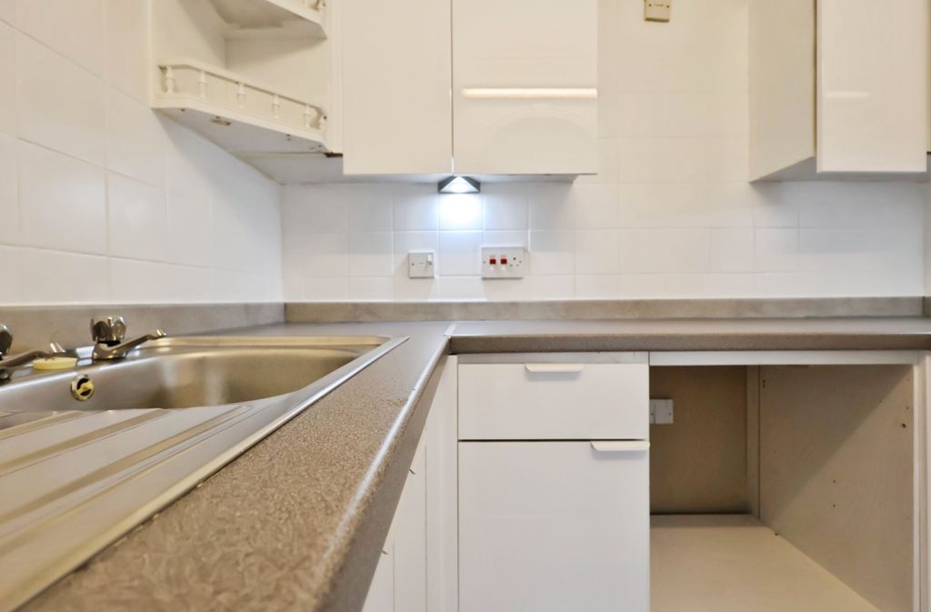 Additional image 4 of 1 bed flat for saleElmwood Court, High Street, Baldock SG7