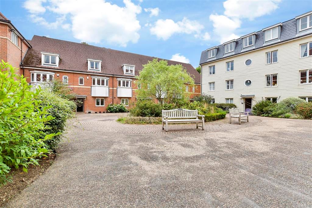 Property photo 2 of 15 Communal Gardens