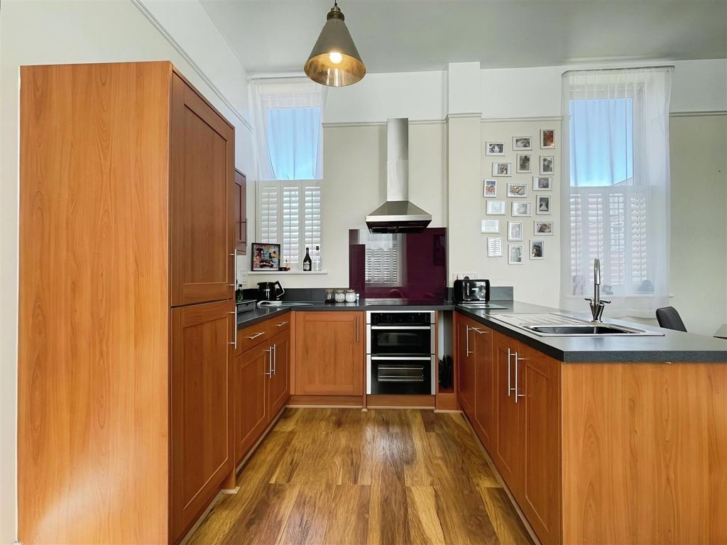 Property photo 3 of 17 Kitchen Area