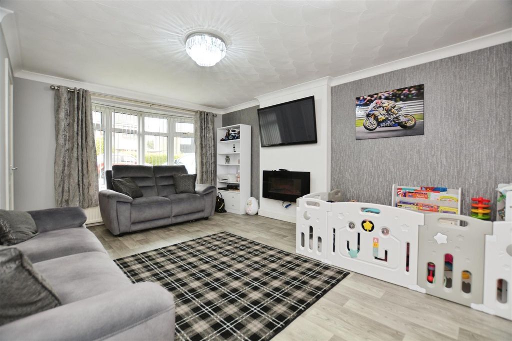 Property photo 2 of 16 Living Room