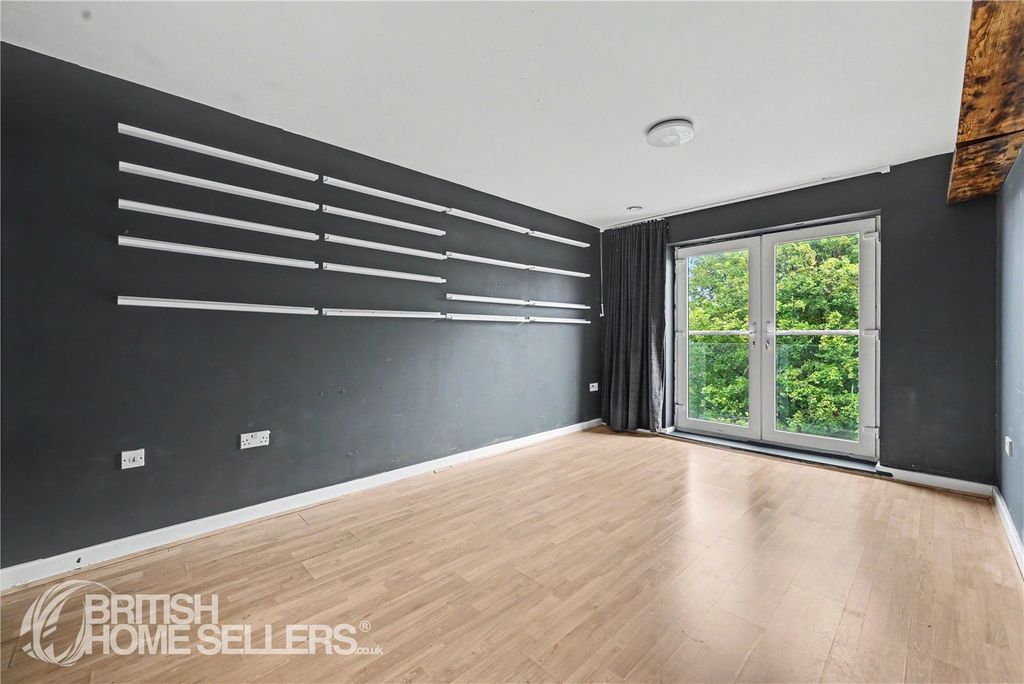 Property photo 2 of 12 Picture No. 19