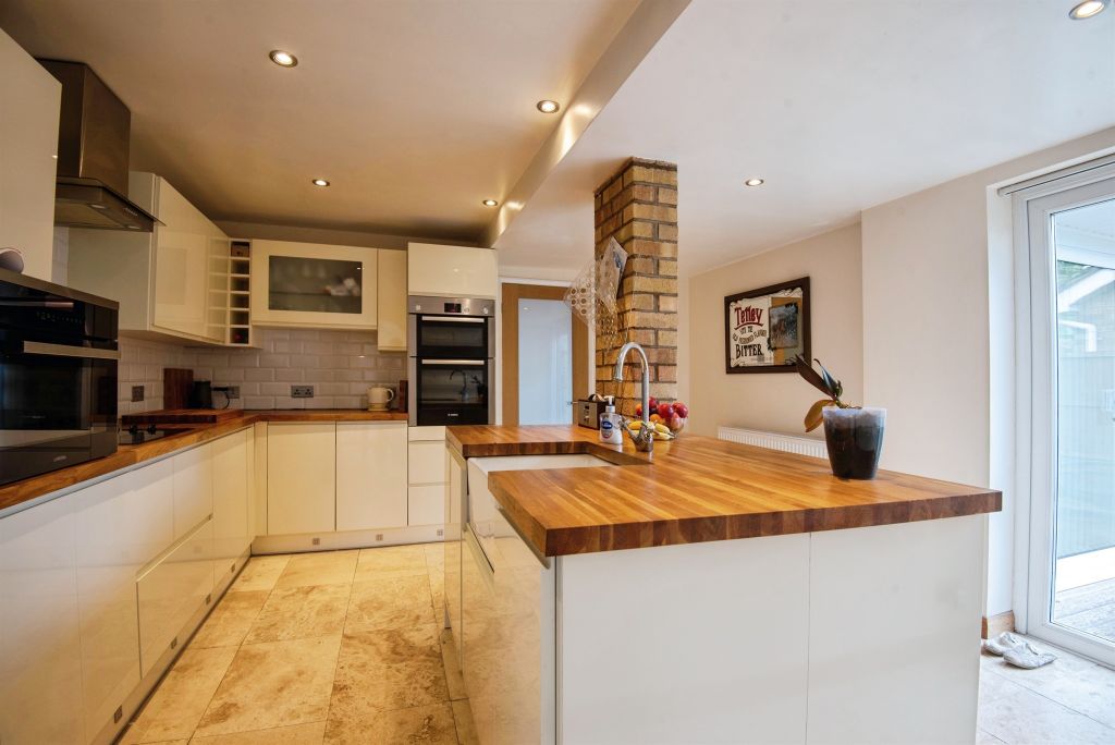 Property photo 2 of 17