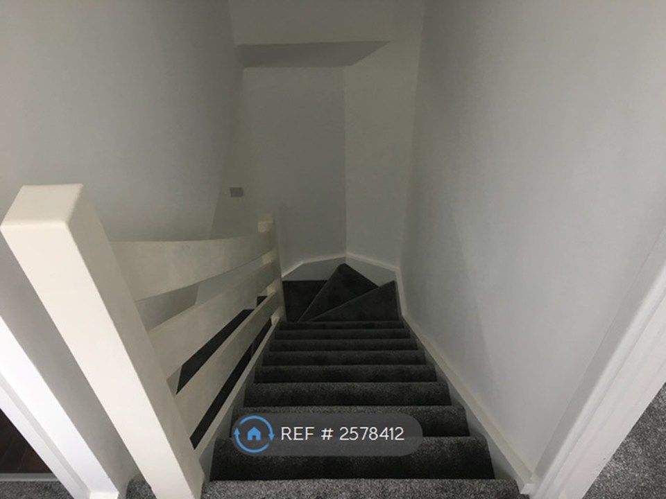 Property photo 3 of 9 Staircase