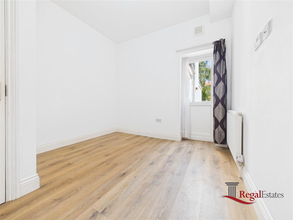 Property photo 2 of 8 Cam02489G0-Pr0303-Still007.Jpg