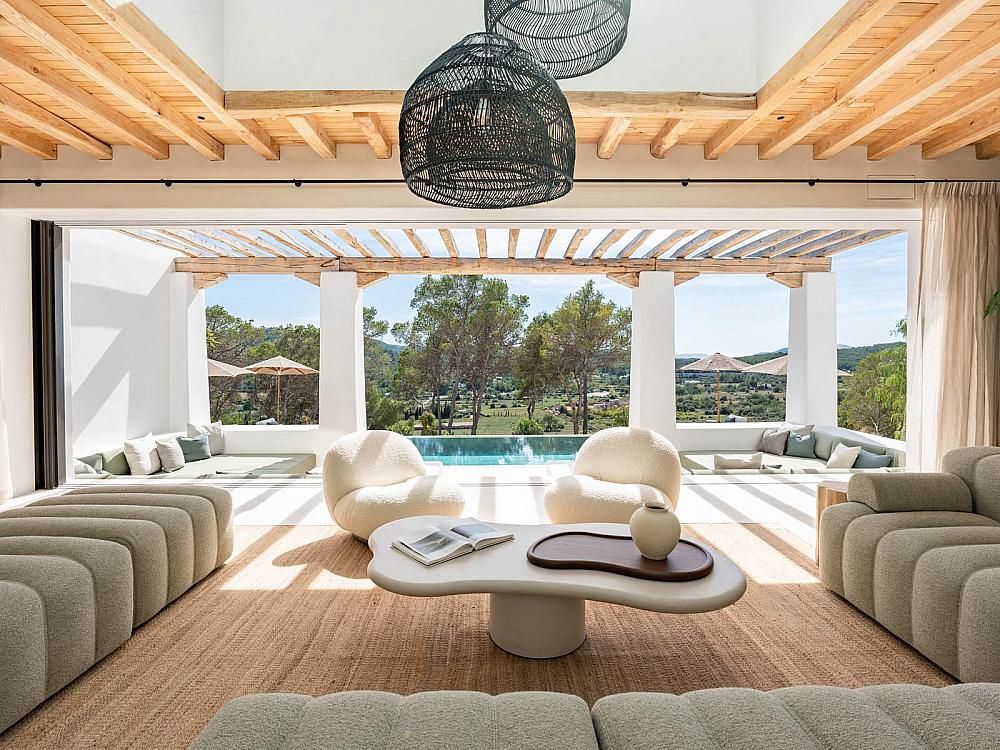 Property photo 1 of 42