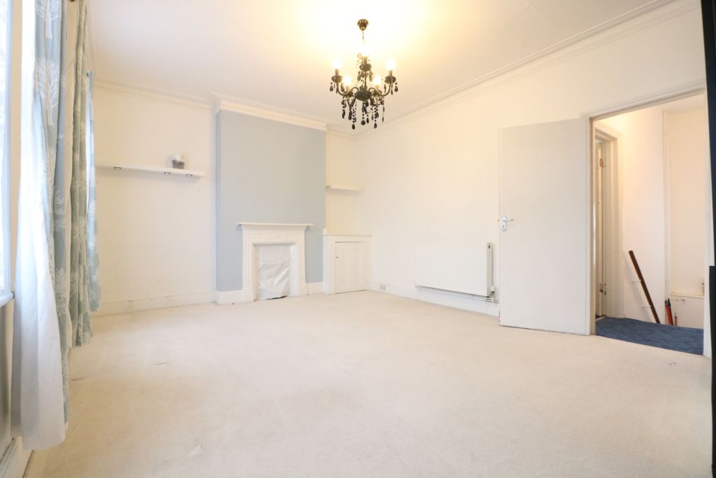 Property photo 3 of 27