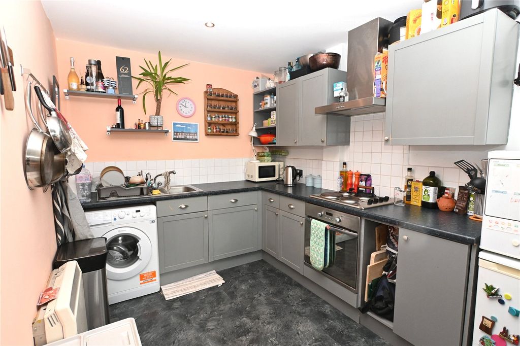Property photo 3 of 10 Picture No. 05