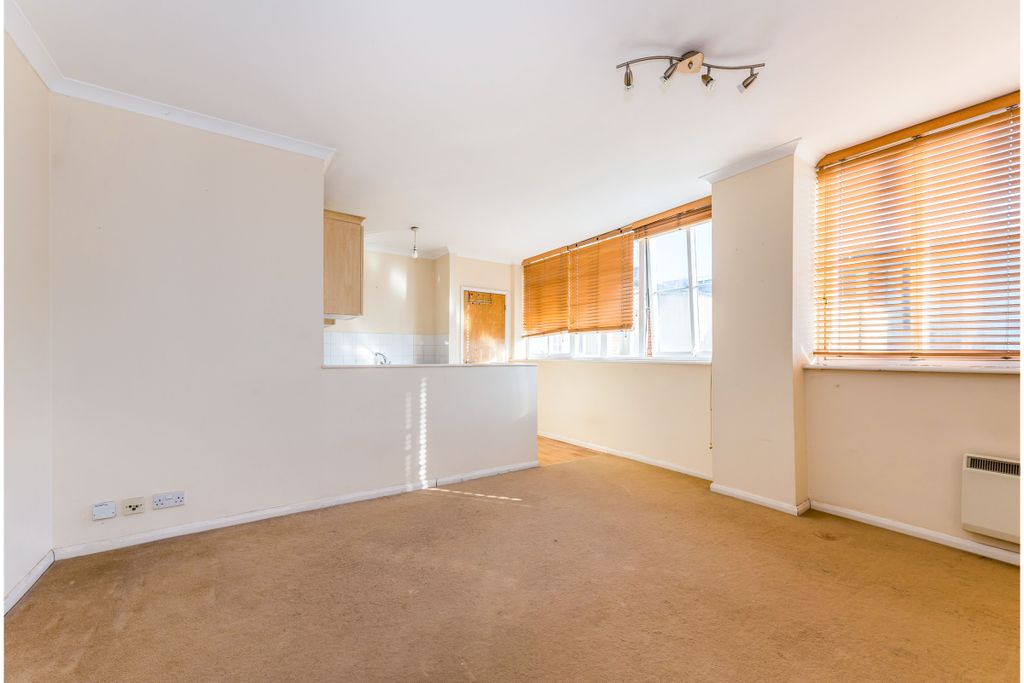 Property photo 3 of 7 Lounge/Diner