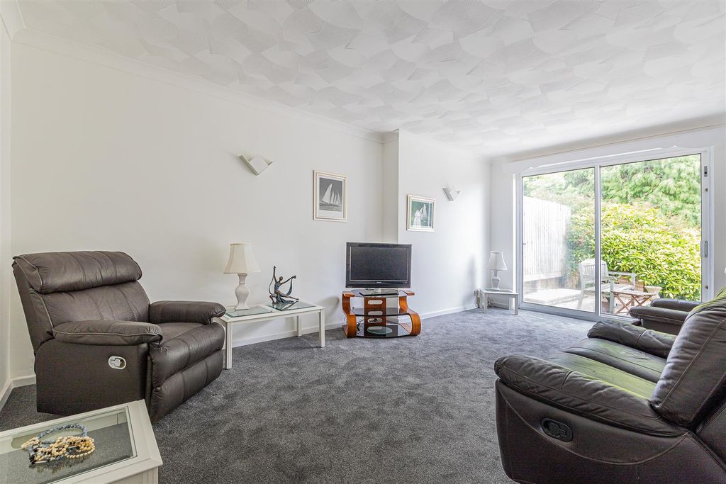 Property photo 1 of 23 Deepdale Close 8-10.Jpg