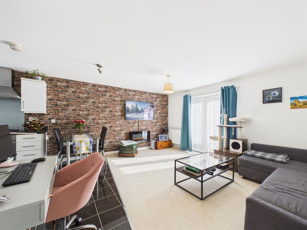 Property photo 2 of 9 Cam04907G0-Pr0337-Still001.Jpg