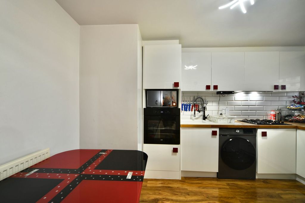 Property photo 3 of 22