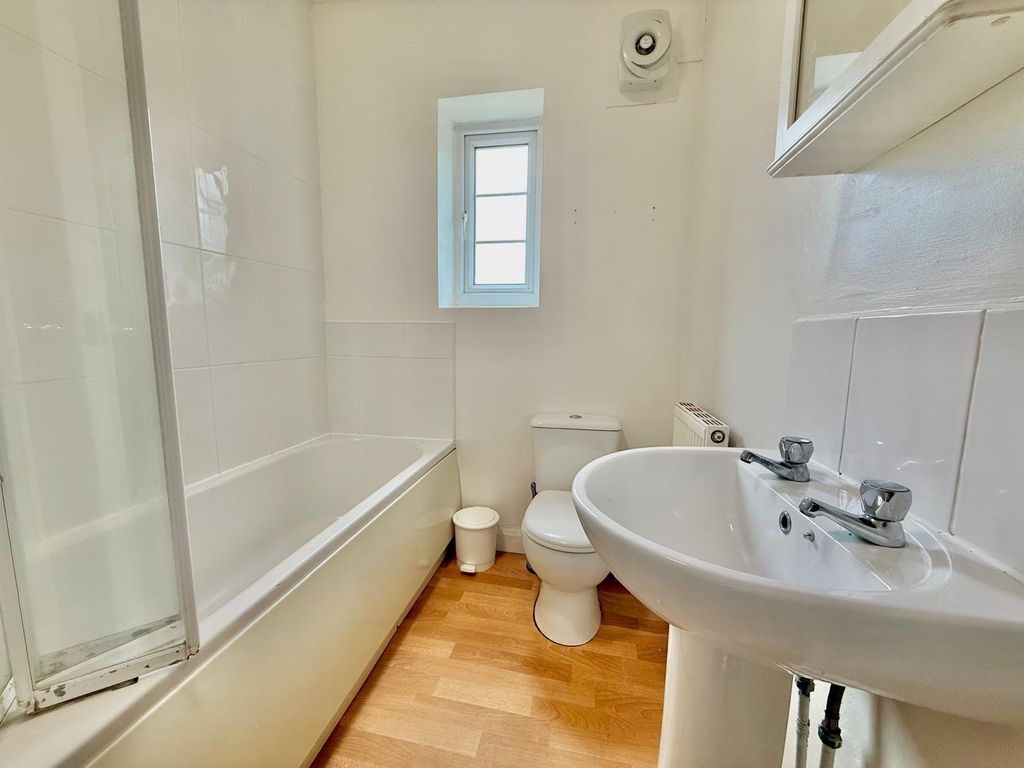 Property photo 3 of 6 Picture No. 15