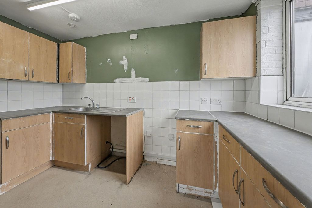 Property photo 3 of 15 Flat 75, Benwell Close, Benwell Grange, Newcastle Upon Tyne, Ne15 6Rz