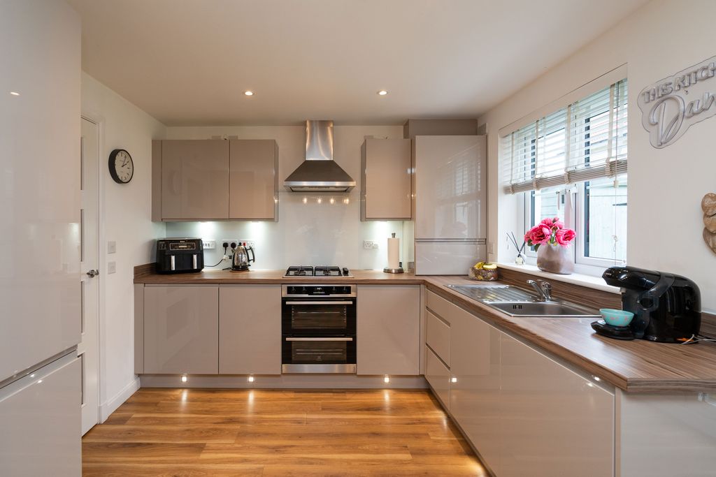 Property photo 3 of 19 Property Image 3