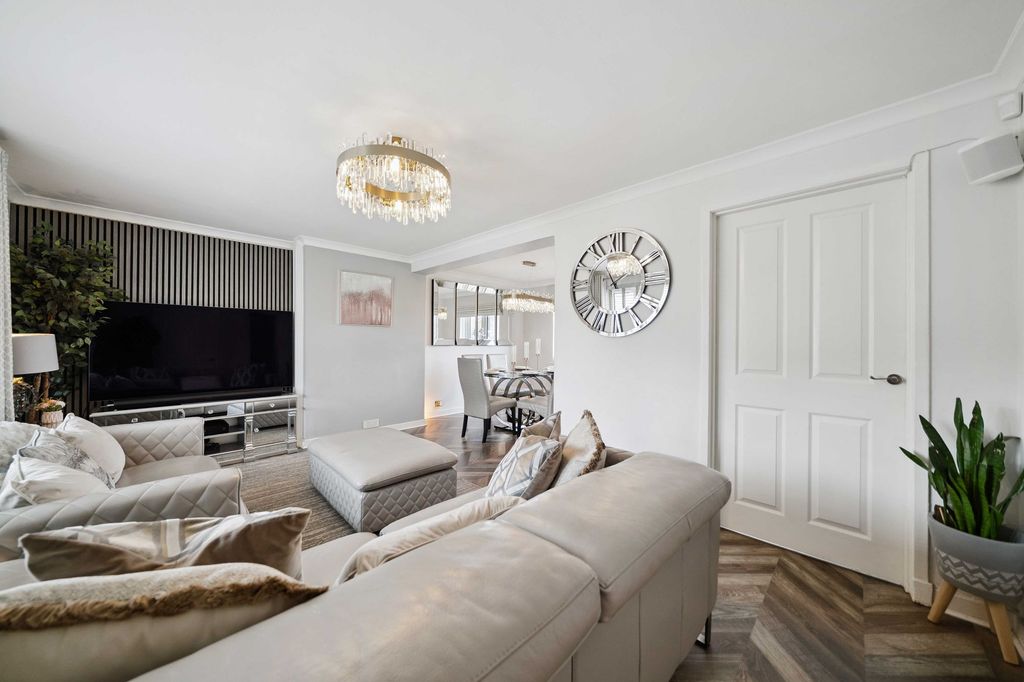 Property photo 3 of 25