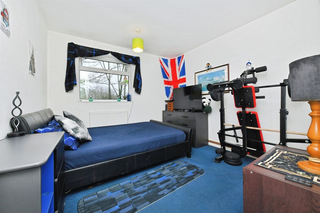 Property photo 3 of 12