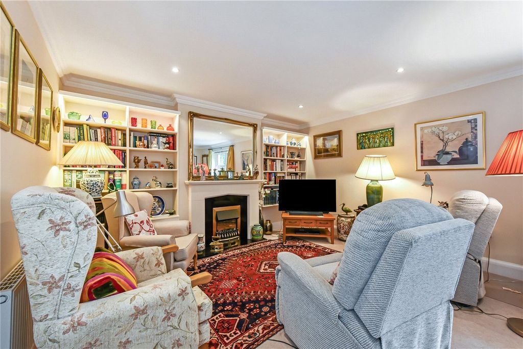 Property photo 2 of 16 Sitting Room