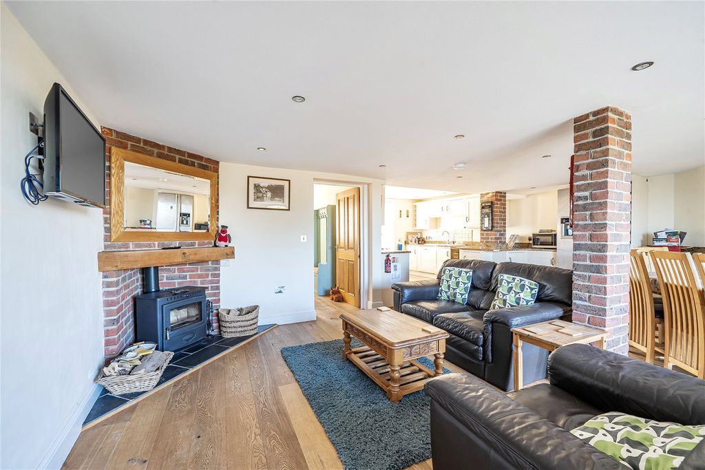 Property photo 2 of 22 Picture No. 24