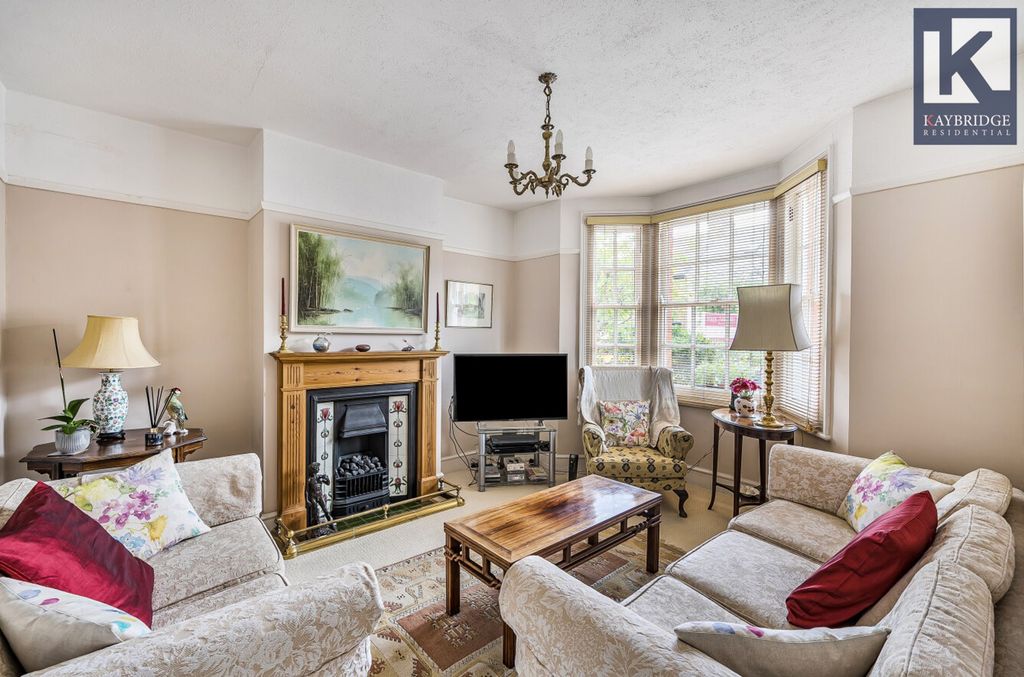 Property photo 2 of 17 Elm Road, Epsom - Kt17 2EU