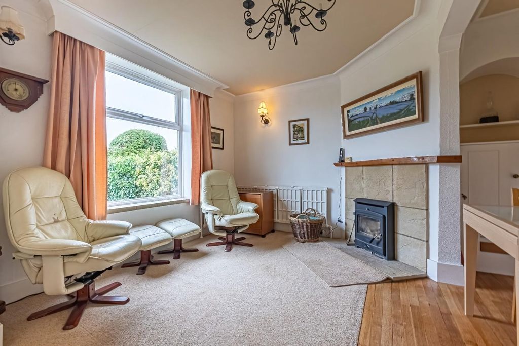 Property photo 3 of 37
