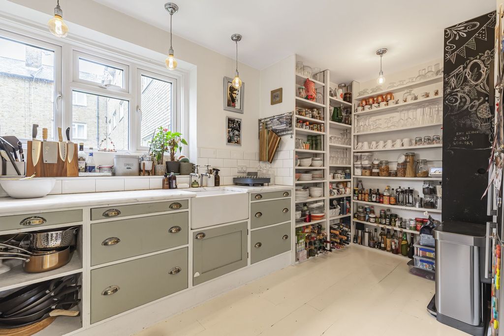 Property photo 3 of 11 Photo 8