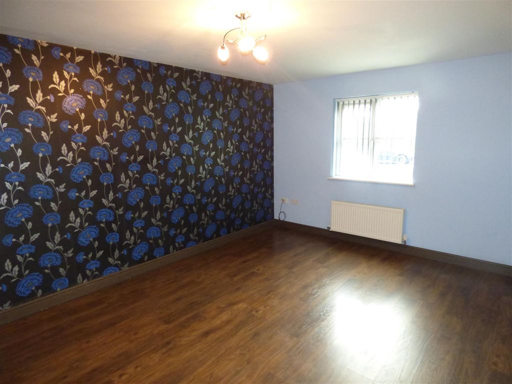 Property photo 2 of 7 39 Greenwood Gardens Lounge.Jpg