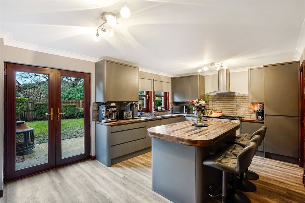 Property photo 3 of 22 Picture No. 06