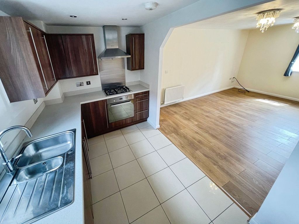 Property photo 3 of 11 Kitchen/Dining Room