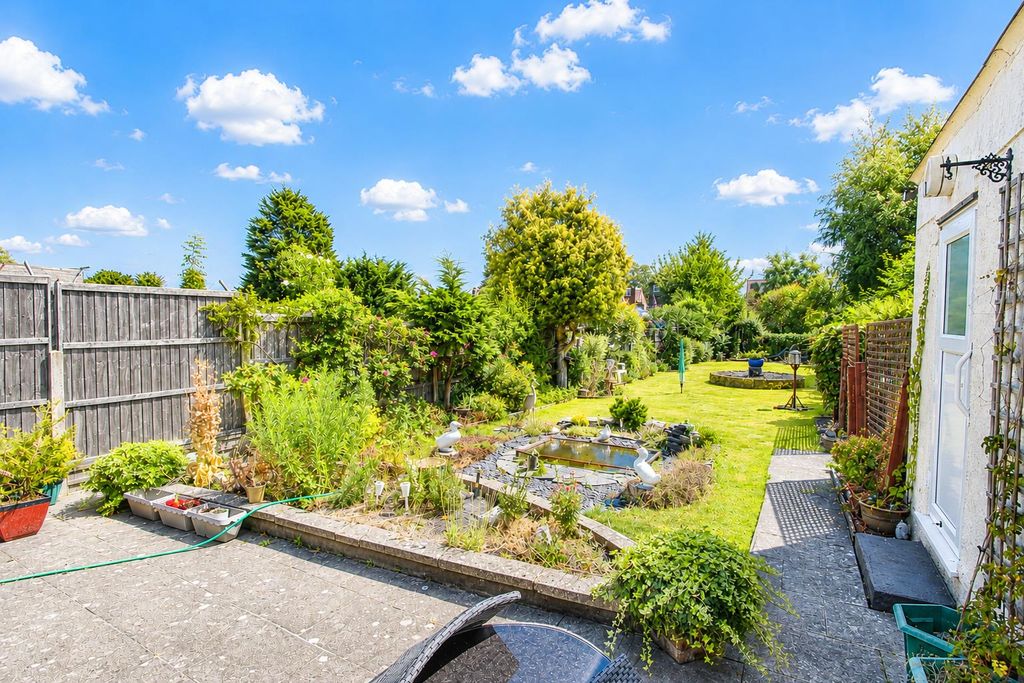 Property photo 2 of 17 Garden.Png
