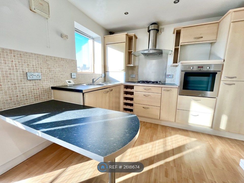 Property photo 2 of 18 Kitchen