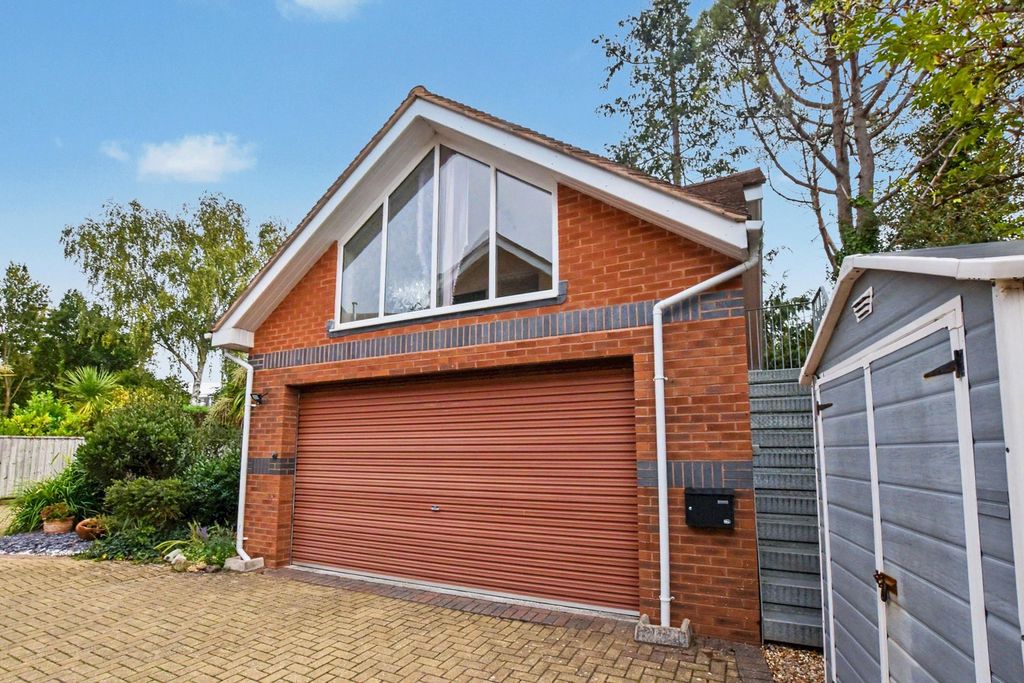 Property photo 1 of 8 Picture No. 25