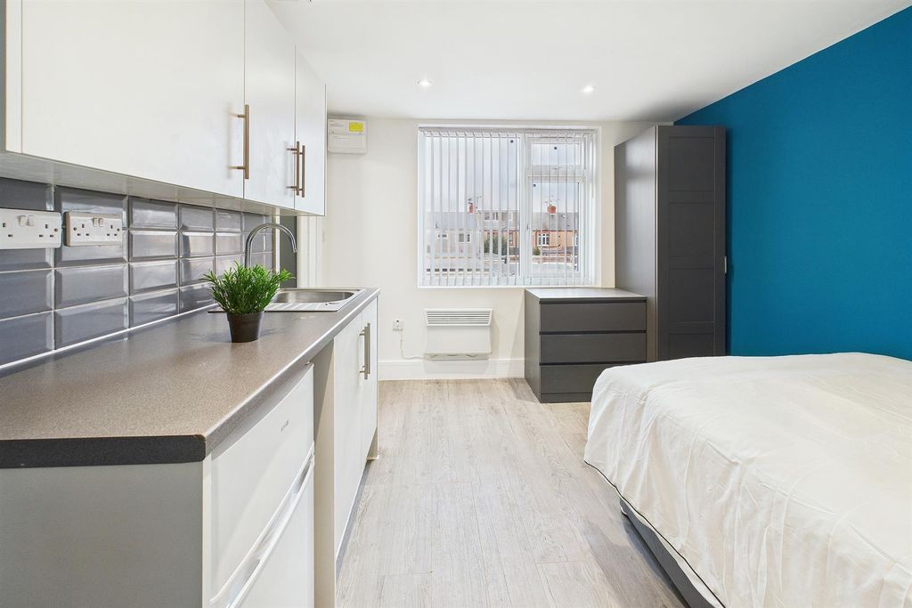 Property photo 2 of 4 Cam03736G0-Pr0214-Still010.Jpg