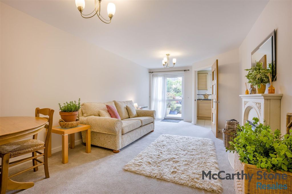 Property photo 2 of 21 8691332-Interior01.Jpg
