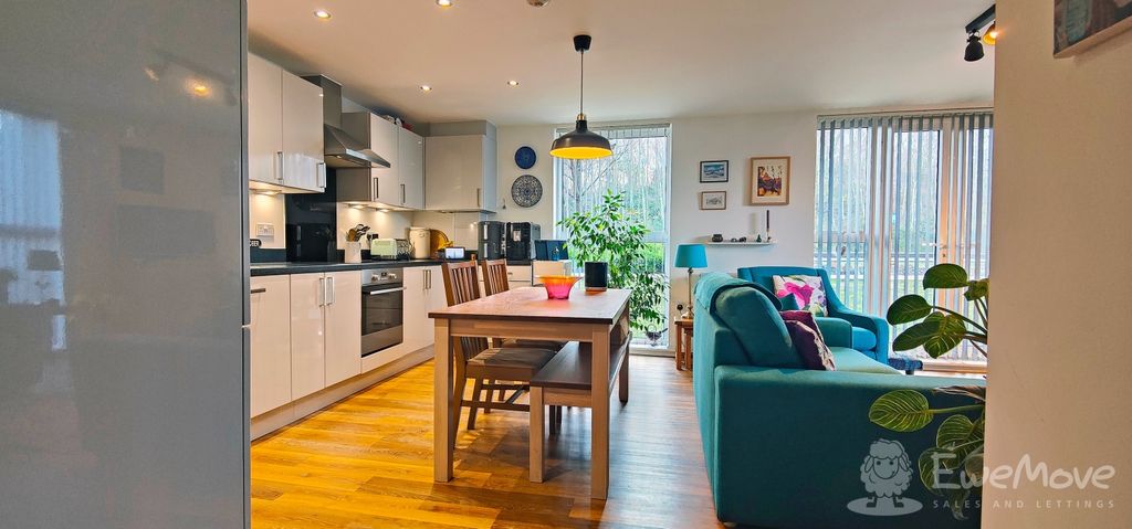 Property photo 3 of 8 Kitchen